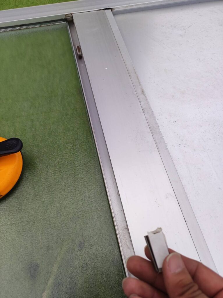 北九州市小倉北区 浴室ドアガラス取り外し作業