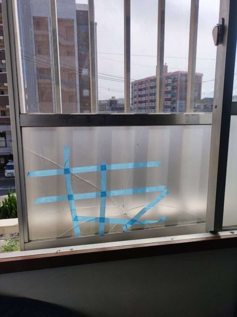 防府市のすりガラス交換前