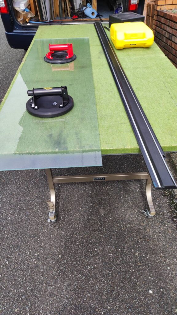 外額縁仕様 FIX窓 ビード・額縁を外した状態