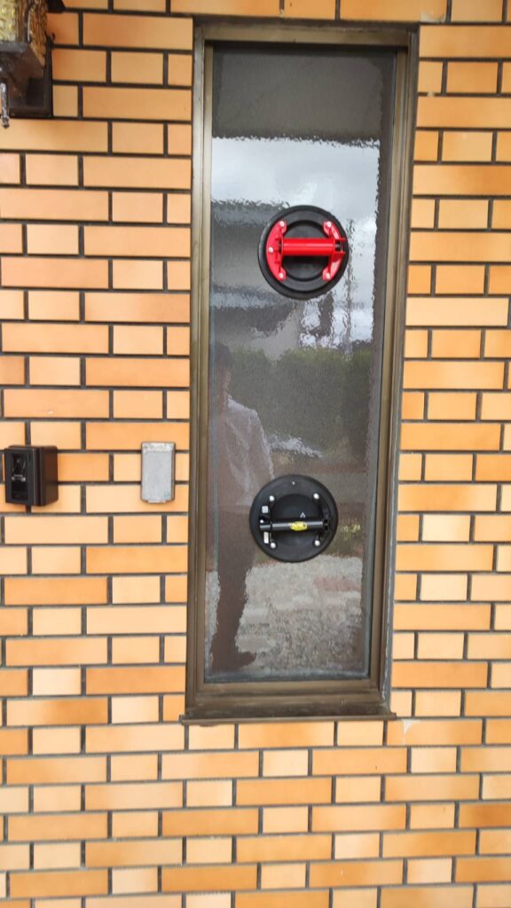 FIX窓ガラスの現場カット（防府市）