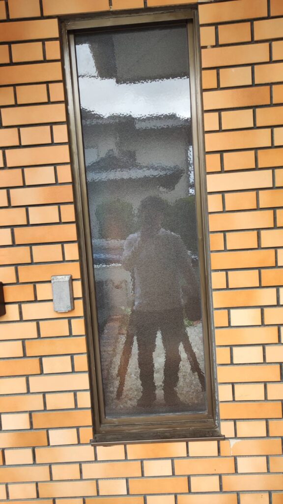 FIX窓のビードを入れてガラスを固定（施工後）